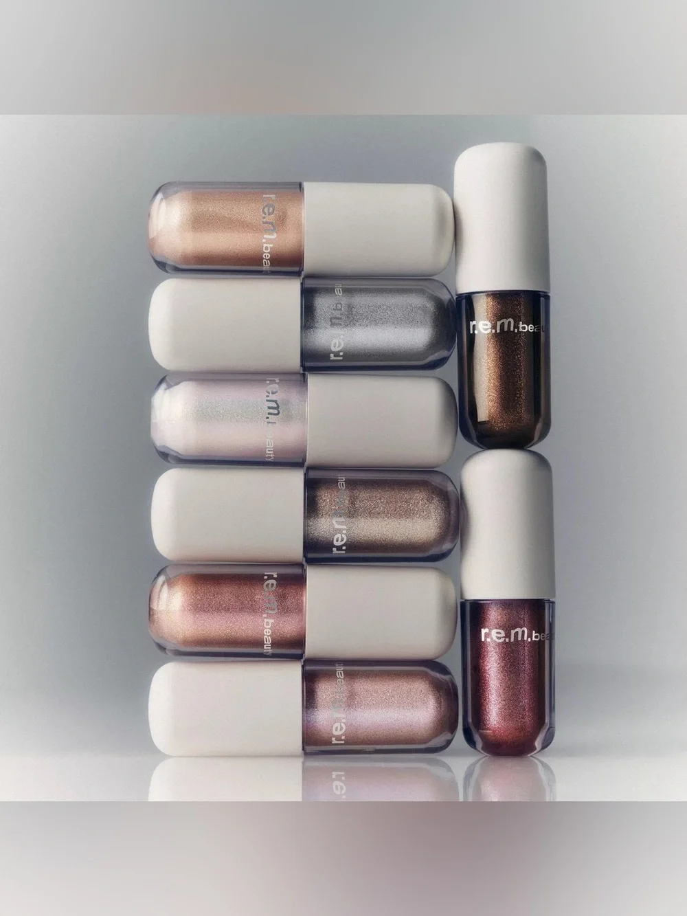 r.e.m. beauty Liquid Eyeshadow - Shade Siren